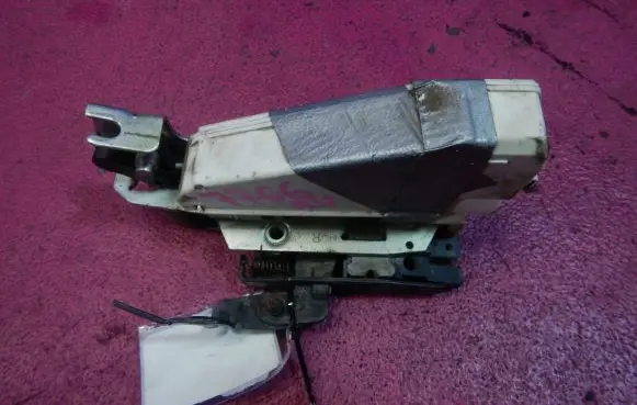 Seat Alhambra (Mk1) Front door lock