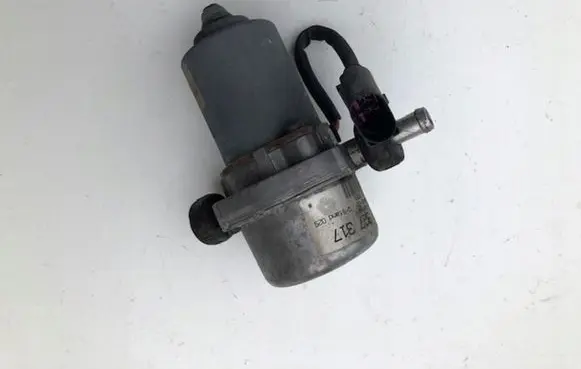 Volkswagen PASSAT B5 Vacuum pump 8E0927317