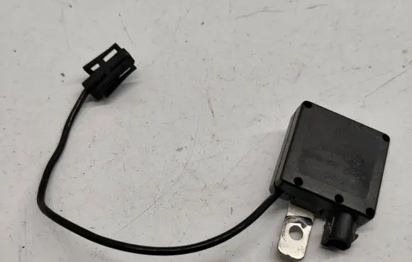BMW 5 E39 Aerial antenna amplifier 8380945 65248380945