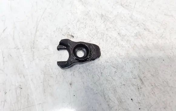Peugeot 4007 Fuel Injector clamp holder 