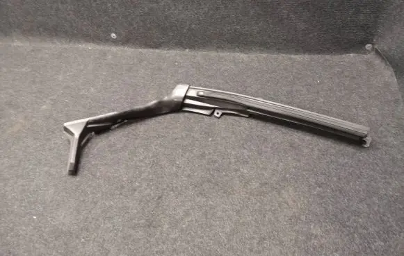 Nissan 370Z Front arch trim 858201E61A