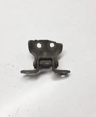 Nissan Qashqai Front door lower hinge 