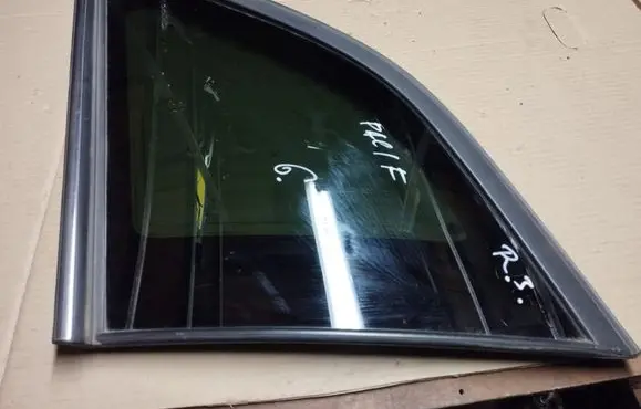 Chrysler Pacifica Rear side window