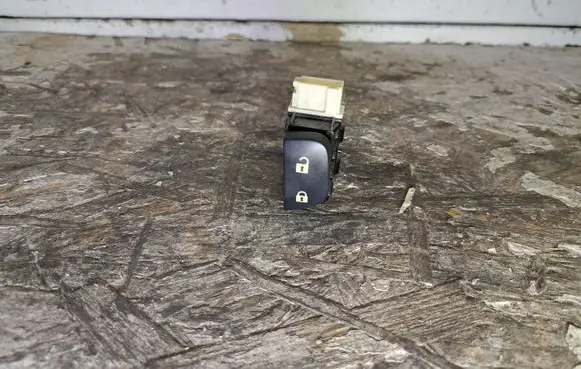 Saab 9-3 Ver2 Central locking switch button 12786136