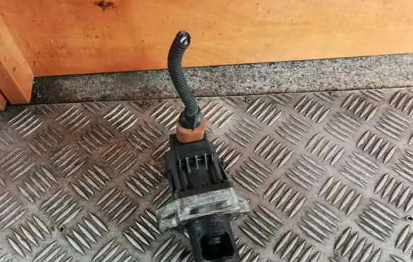 Opel Insignia A EGR valve 55566052