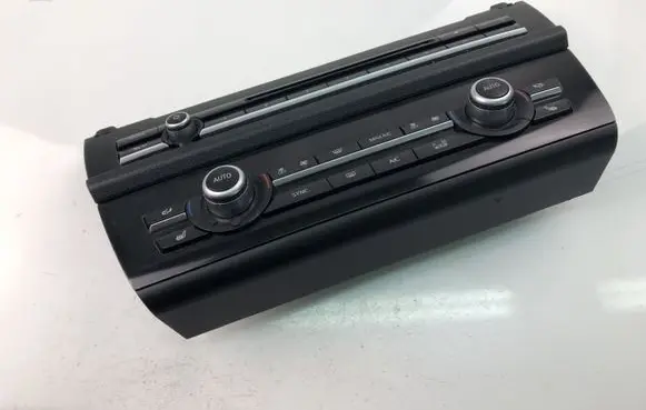 BMW 5 F10 F11 Climate control unit 6824207