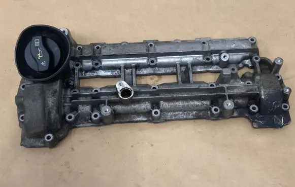Mercedes-Benz E C207 W207 Rocker cam cover 22001411