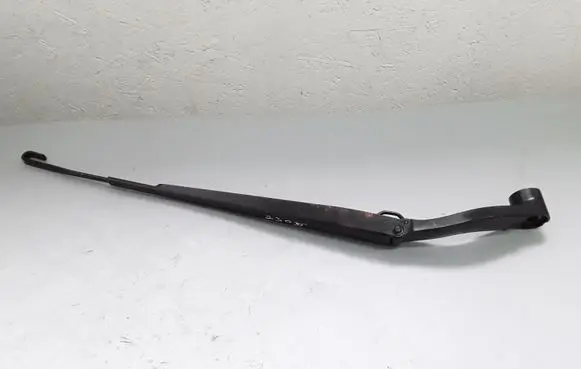 Nissan Leaf I (ZE0) Front wiper blade arm C320B3LD