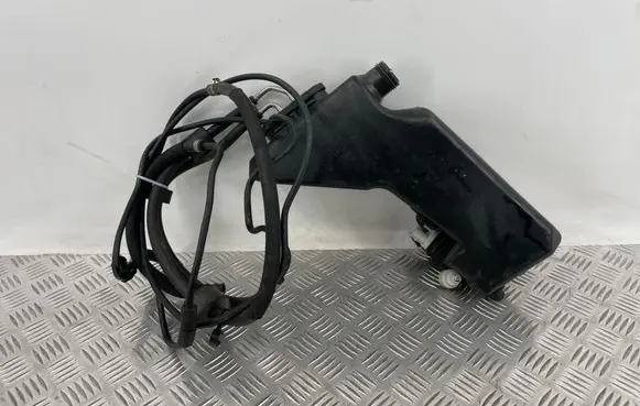 Mercedes-Benz C W205 Windshield washer fluid reservoir/tank A2058600360 A205869