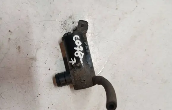 Volvo XC90 Windscreen/windshield washer pump 9169611
