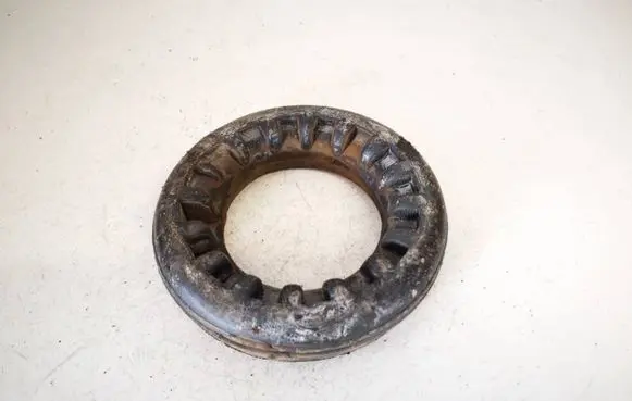 Ford Focus Front coil spring rubber mount av615599dd av61-5599-dd