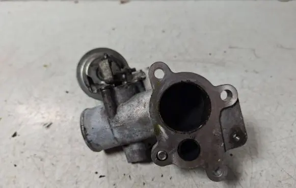 Toyota Yaris Throttle body valve 33010