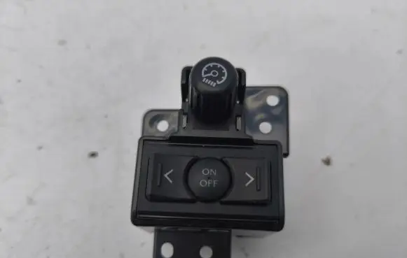Lexus IS 220D-250-350 Cruise control switch 15A984