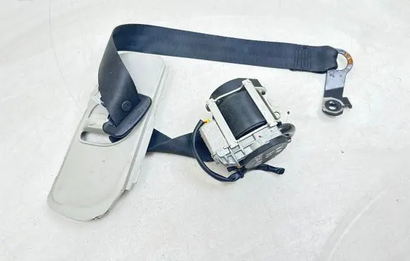 Nissan Qashqai Front seatbelt B507743 E0566