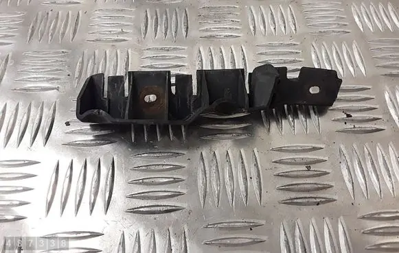 Front bumper mounting bracket