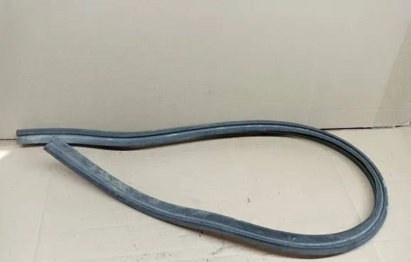 Skoda Octavia Mk2 (1Z) Engine compartment rubber 1Z0823723A