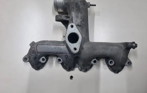 Volkswagen Golf III Intake manifold 028129713n