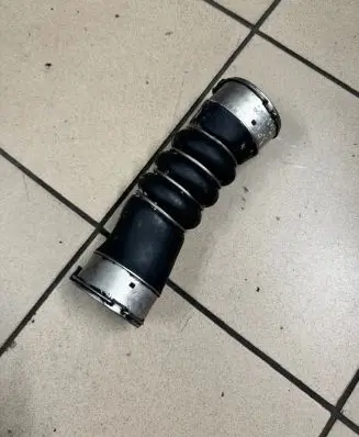 BMW 5 F10 F11 Intercooler hose/pipe 7800144