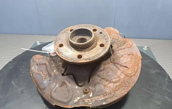 Mercedes-Benz Vito Viano W638 Front wheel hub spindle knuckle