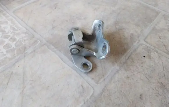 Toyota Corolla Verso AR10 Rear door upper hinge