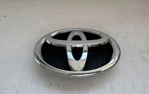 Toyota Auris 150 Manufacturer badge logo/emblem 7531102140