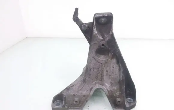 Audi A4 S4 B6 8E 8H Engine mounting bracket 8E0199308D