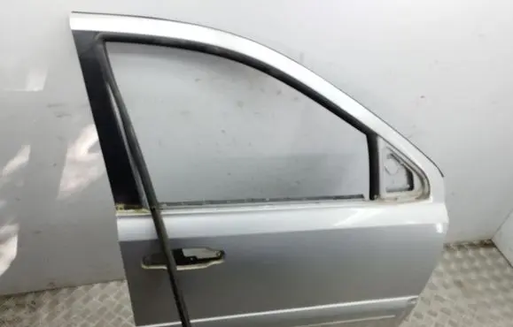 KIA Sorento Front door