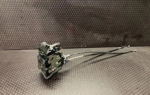 Hyundai Santa Fe Front door lock 813202B030
