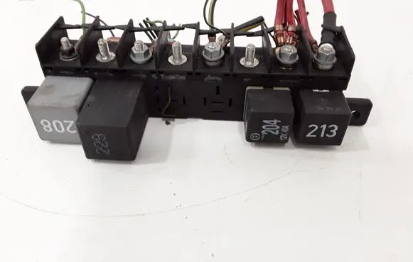 Volkswagen PASSAT B5 Fuse module