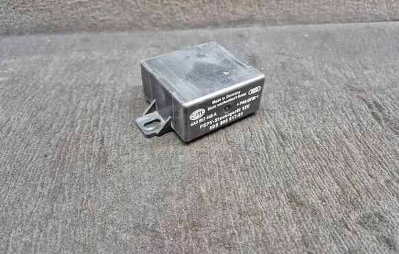 Audi A6 S6 C5 4B Wing mirror control module 4A0907445A 5DS00561701