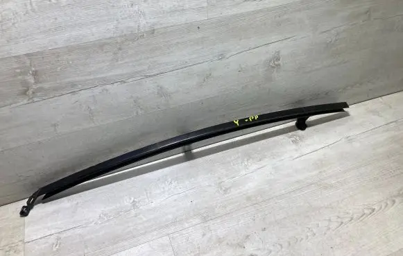 Toyota Yaris Front door windshield rail 