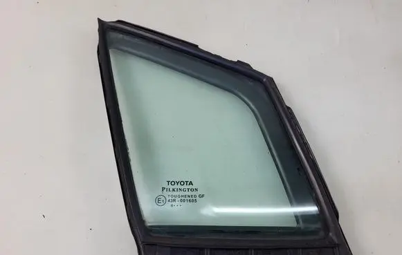 Toyota Avensis T270 Front door window glass four-door 6821505010
