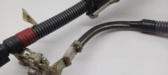 Toyota RAV 4 (XA30) Positive cable (battery) 8282320100