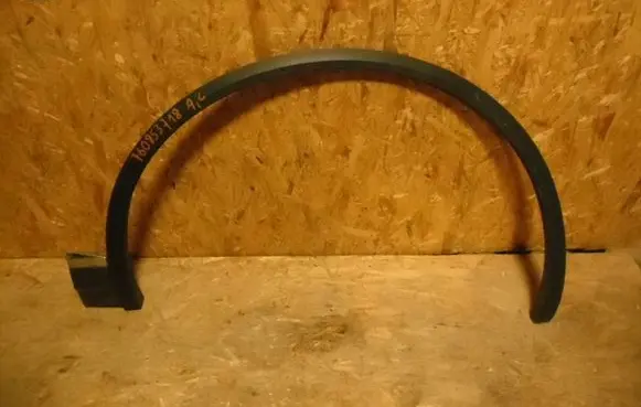 Volkswagen Touareg III Front arch trim 760853718