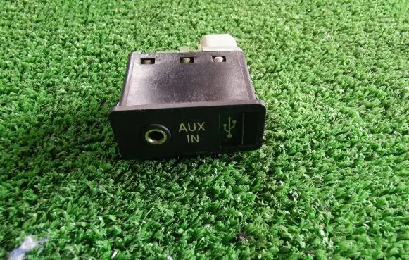 BMW 7 F01 F02 F03 F04 AUX in-socket connector 9129652