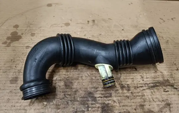 Air intake hose/pipe