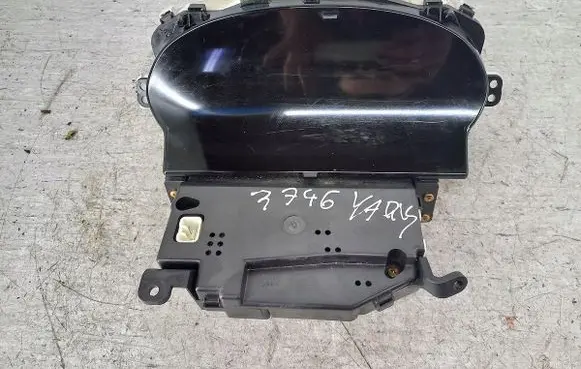 Toyota Yaris Verso Speedometer (instrument cluster) 