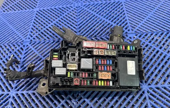 Toyota C-HR I Fuse box set 8264147050 8E290666 8264147050A
