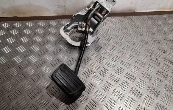 Chevrolet Camaro Brake pedal 84063727