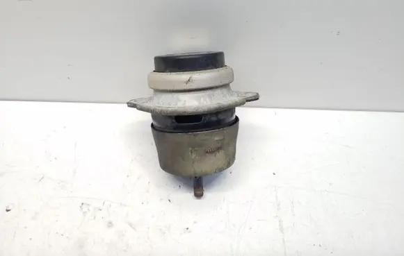 Audi Q7 4L Engine mount bracket 7L8199131A