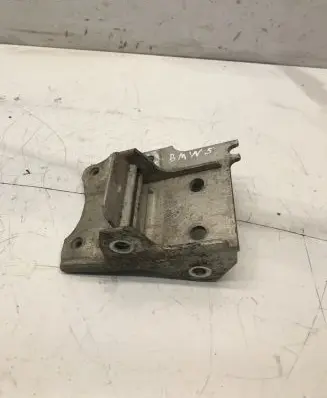 Radiator support slam panel bracket