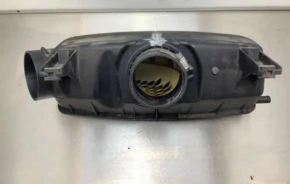 Subaru Outback Air filter box 