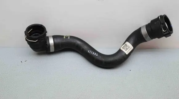 Engine coolant pipe/hose