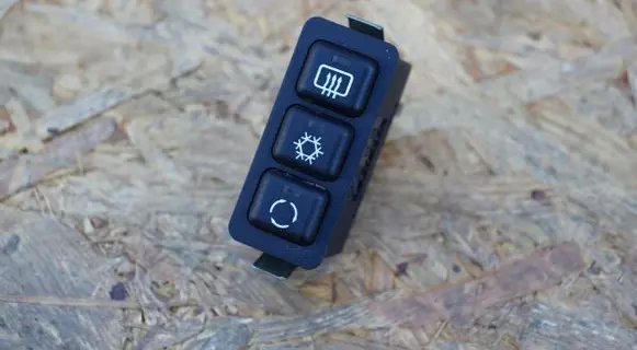 BMW 3 E36 Tailgate/trunk/boot open switch BMW8371020