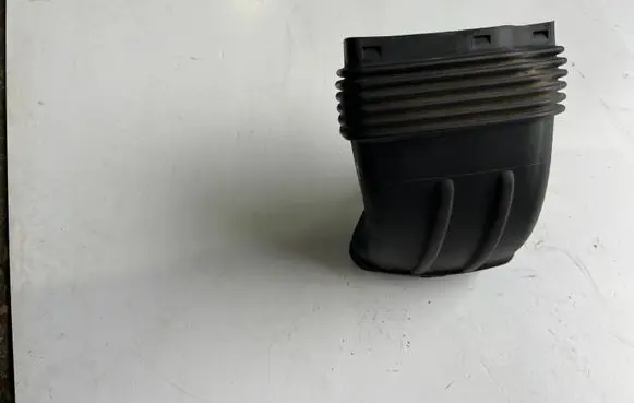 Audi A6 S6 C6 4F Air intake duct part 4F0129739B