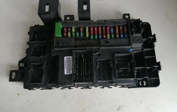 Ford Mustang VI Fuse module FR3T15604BH FR3T15604