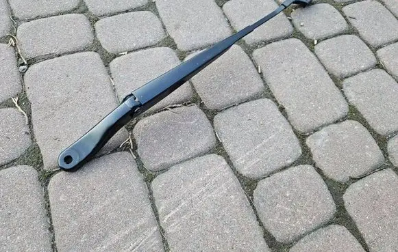 Opel Mokka B Front wiper blade arm 9822931680