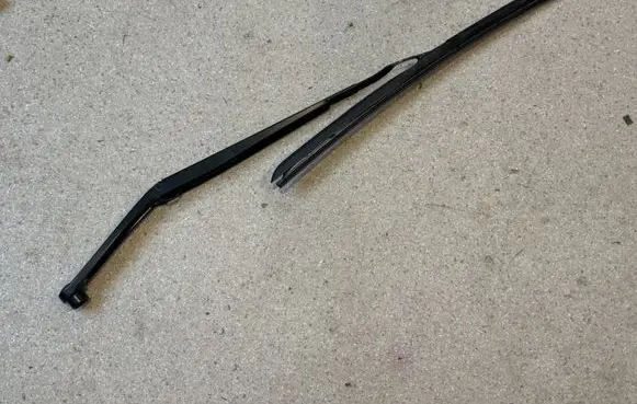 Hyundai Ioniq 5 Front wiper blade arm