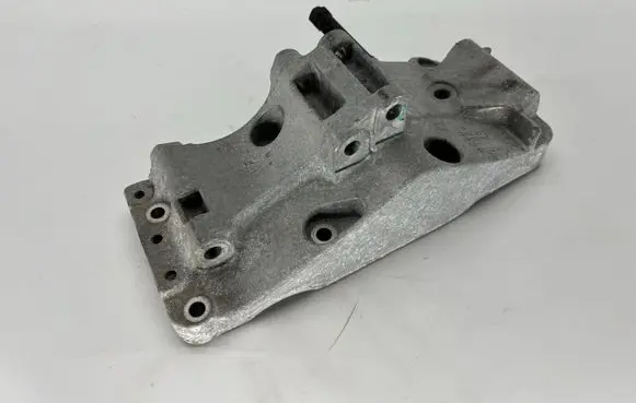 BMW 4 F36 Gran coupe Generator/alternator bracket 7619250
