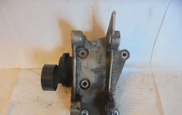 Peugeot 307 Engine mounting bracket 9636301380